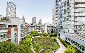 Gardenview Modern Condo With Parking, Gym, Pool, Ac